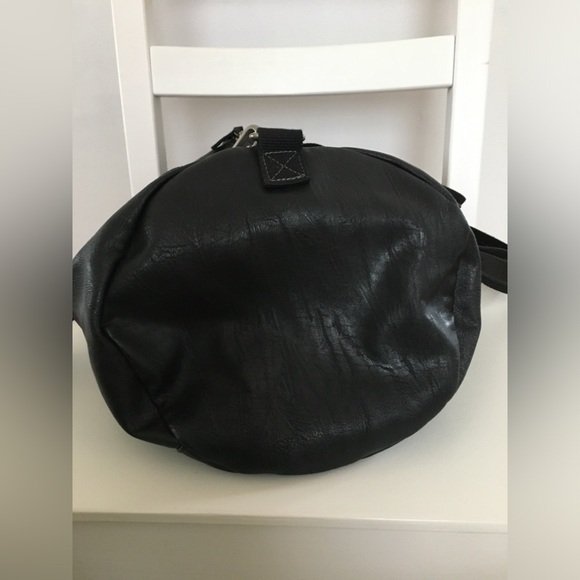Faux leather duffel bag - Picture 2 of 6